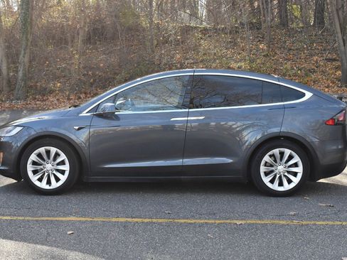 Used 2018 Tesla Model X 75D AWD/4WD image 4