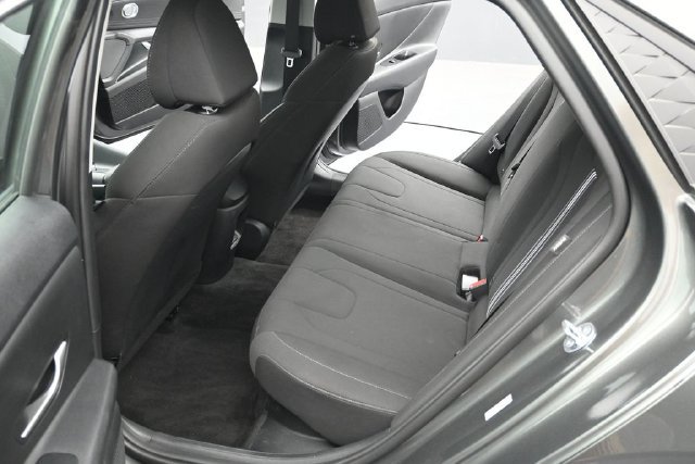 Used 2026 Hyundai Elantra Hybrid FWD image 9