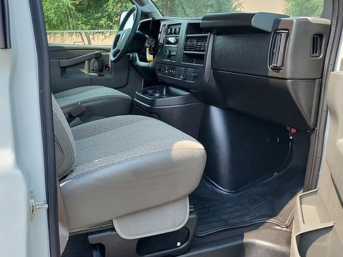 Used 2025 Chevrolet Express 3500 LT w/ LT Preferred Equipment Group RWD image 10