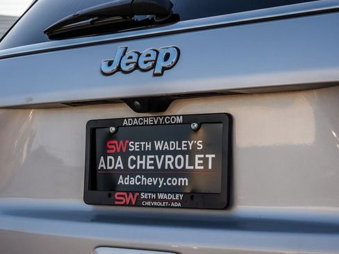 Used 2024 Jeep Compass Latitude AWD/4WD image 11