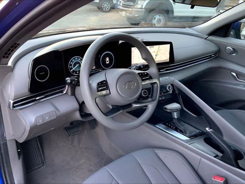 Used 2024 Hyundai Elantra SEL image 18