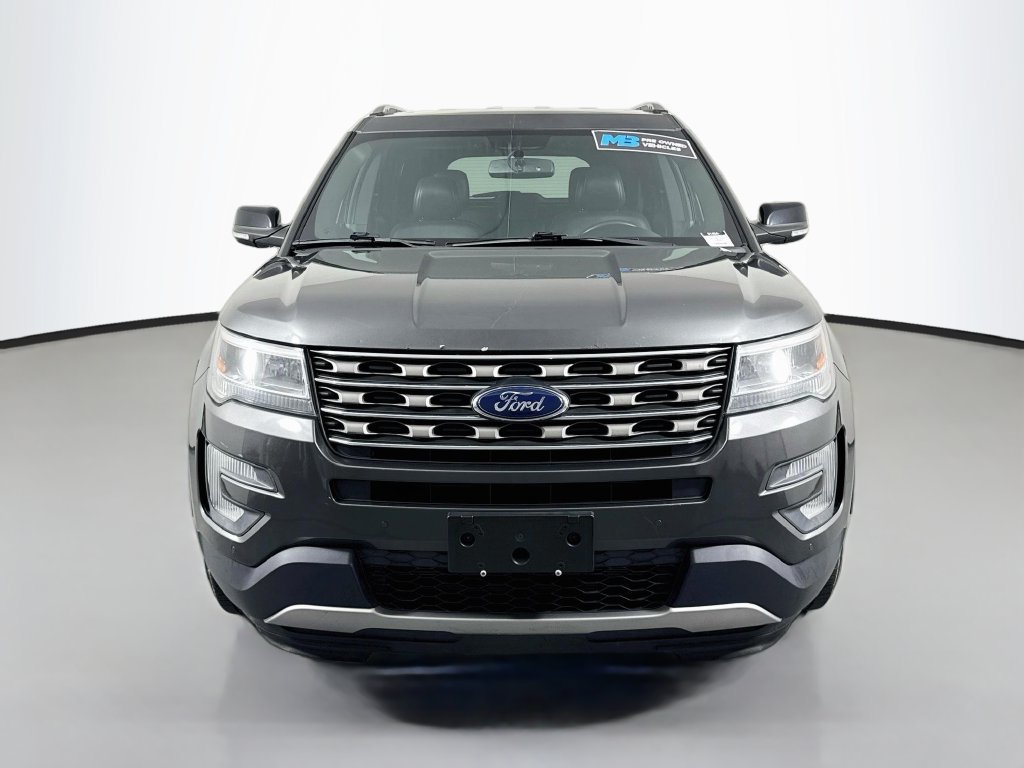 Used 2017 Ford Explorer XLT w/ Equipment Group 202A FWD image 2