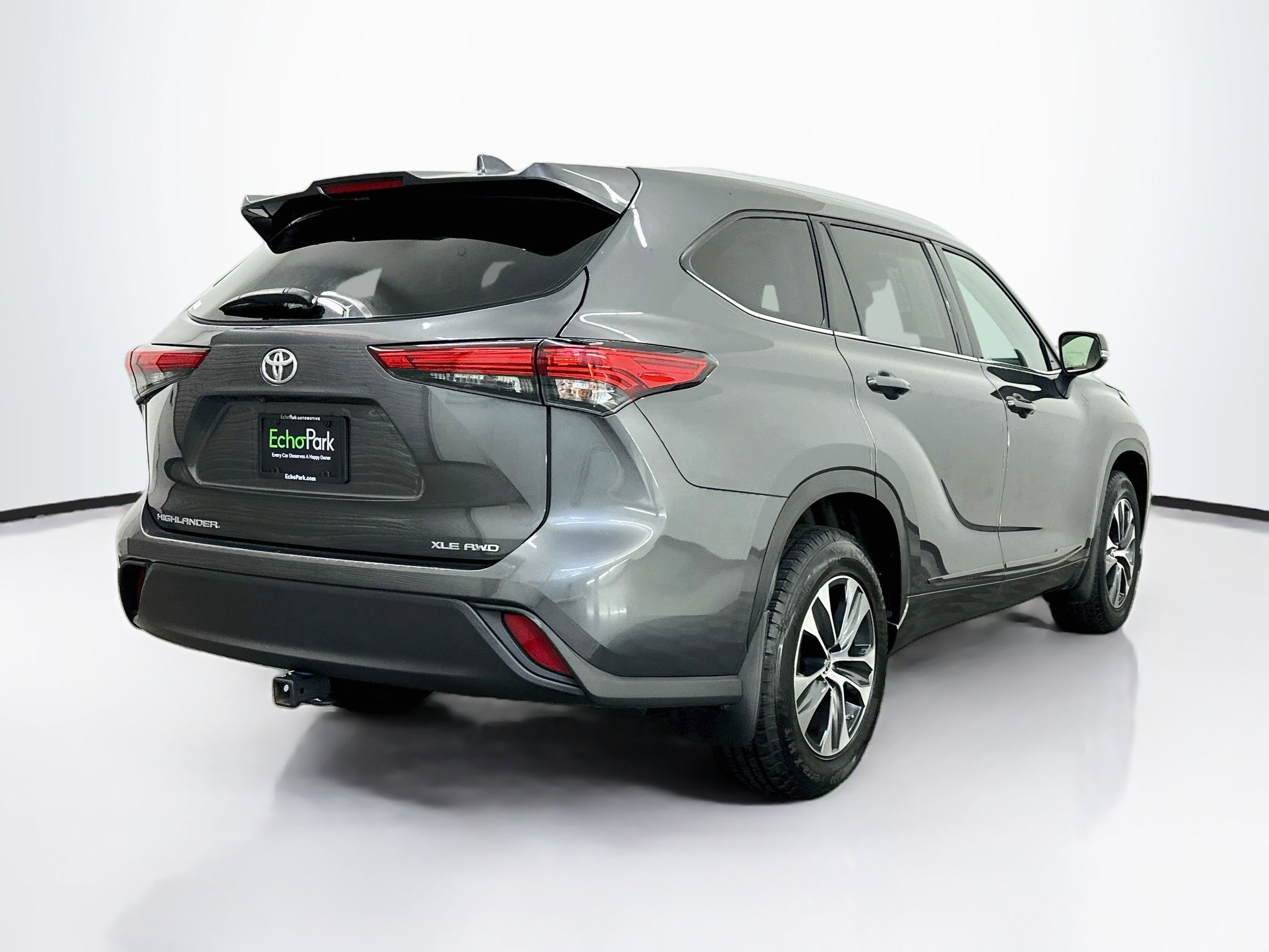 Used 2022 Toyota Highlander XLE AWD/4WD image 9