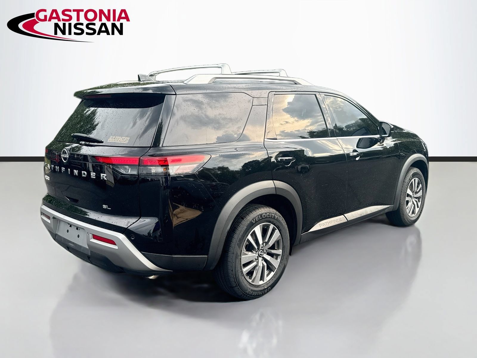 Used 2022 Nissan Pathfinder SL w/ Lighting Package (N92) FWD image 9