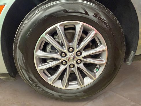 Used 2024 Buick Enclave Premium AWD/4WD image 29