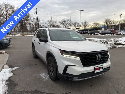 Used 2023 Honda Pilot TrailSport image 1