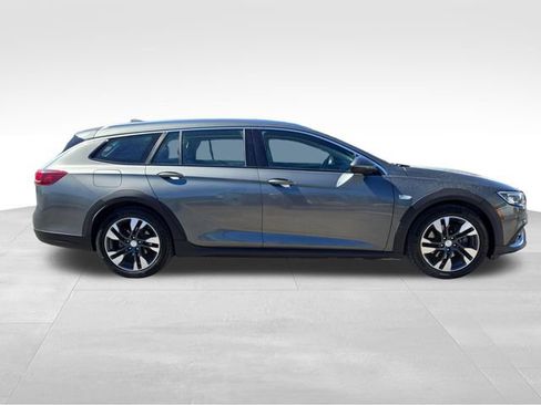 Used 2018 Buick Regal Essence w/ Driver Confidence Package #1 AWD/4WD image 16
