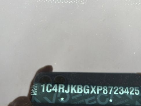 Used 2023 Jeep Grand Cherokee L Limited w/ Black Appearance Package image 11