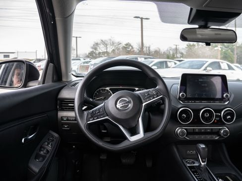 Used 2023 Nissan Sentra SV image 17