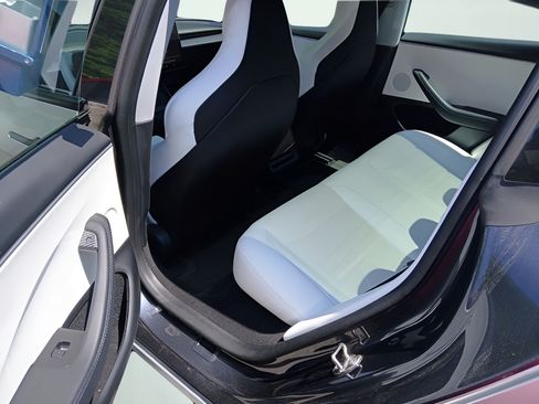 Used 2024 Tesla Model 3 Performance AWD/4WD image 7