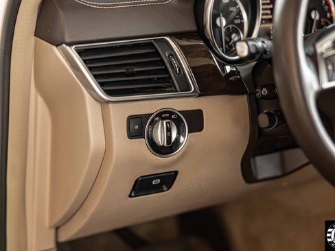 Used 2016 Mercedes-Benz GL 450 4MATIC w/ Premium I Package image 21