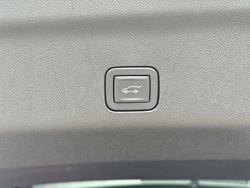 Used 2025 Chevrolet Tahoe High Country w/ Sun And Tow Package RWD image 14