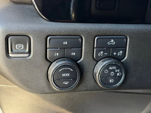 Used 2024 Chevrolet Silverado 2500 LT image 32