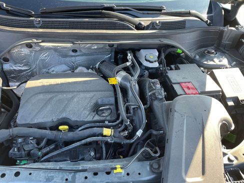 Used 2025 Chevrolet Trax LT image 32