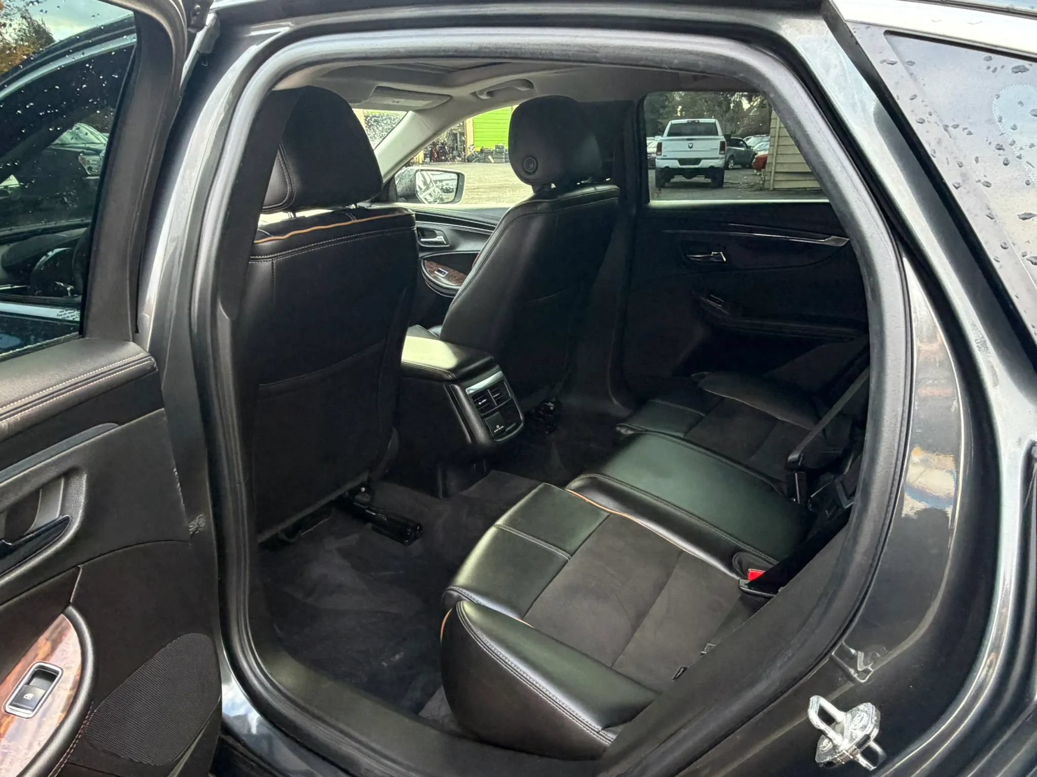 Used 2015 Chevrolet Impala LT FWD image 11