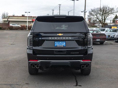 Used 2025 Chevrolet Suburban Premier image 10