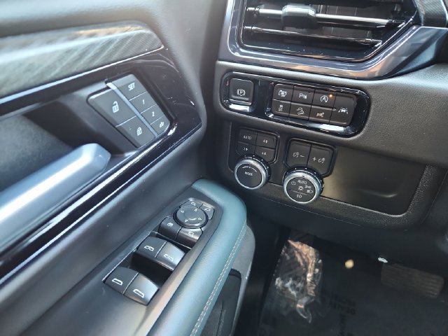 Used 2025 GMC Yukon AT4 w/ LPO, Floor Liner Package AWD/4WD image 38
