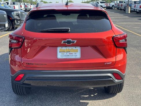 Certified 2024 Chevrolet Trax RS w/ Sunroof Package FWD image 5