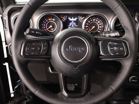 Used 2023 Jeep Wrangler Unlimited Sport AWD/4WD image 3