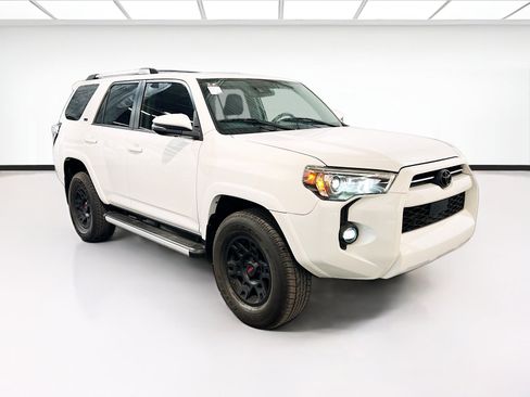 Used 2022 Toyota 4Runner SR5 Premium image 3
