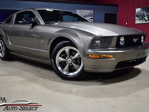 Used 2005 Ford Mustang GT image 1