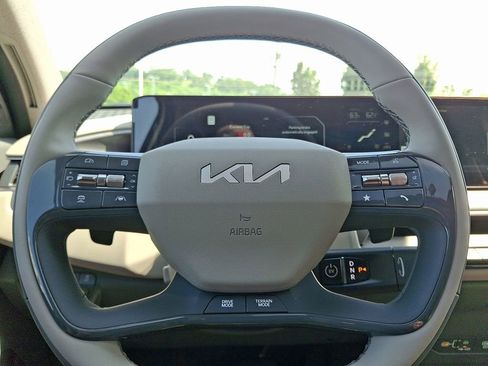 New 2026 Kia EV9 Wind image 18