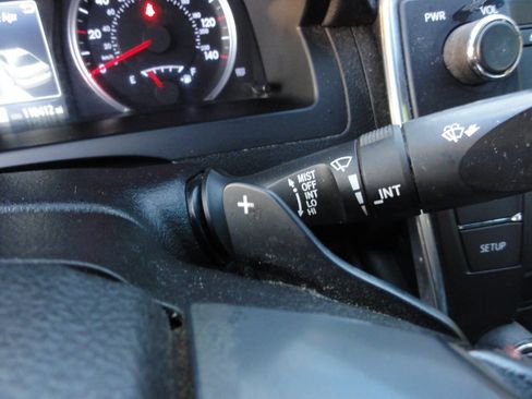 Used 2016 Toyota Camry SE FWD image 30