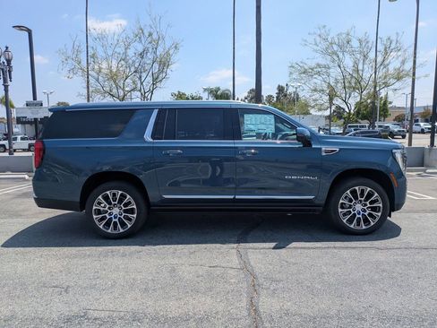 New 2026 GMC Yukon XL Denali w/ Denali Reserve Package AWD/4WD image 9