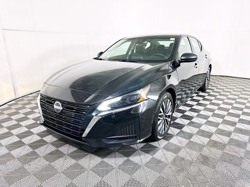 Used 2024 Nissan Altima 2.5 SV FWD image 7