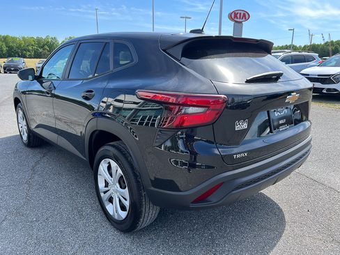 Used 2024 Chevrolet Trax LS FWD image 3