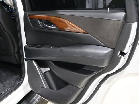 Used 2016 Cadillac Escalade Luxury image 26