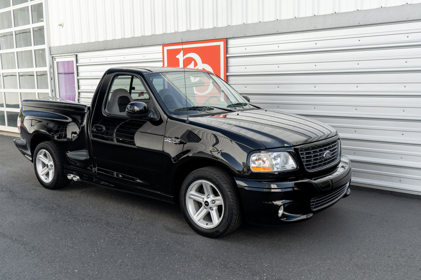 Used 2004 Ford F150 Lightning RWD image 35