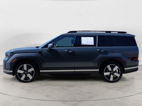 Used 2025 Hyundai Santa Fe Limited image 2