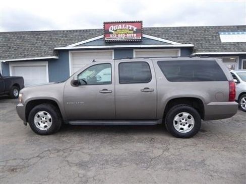 Used 2013 Chevrolet Suburban LT image 1