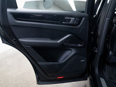 Used 2019 Porsche Cayenne Base image 20