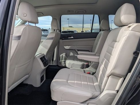 Used 2022 Volkswagen Atlas SEL Premium image 13