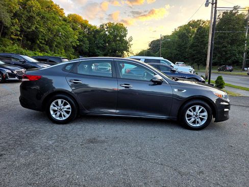 Used 2017 Kia Optima LX image 4