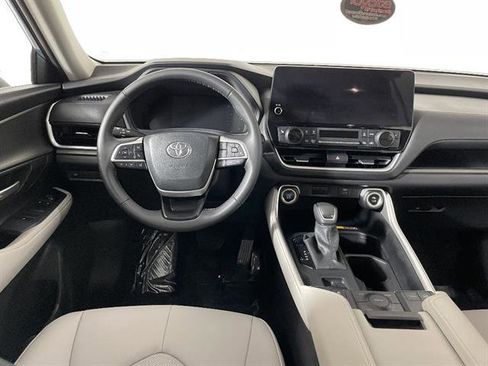 Certified 2025 Toyota Grand Highlander AWD image 13