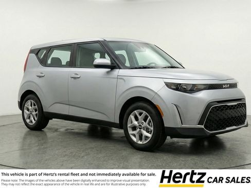 Used 2025 Kia Soul LX w/ LX Technology Package FWD image 1