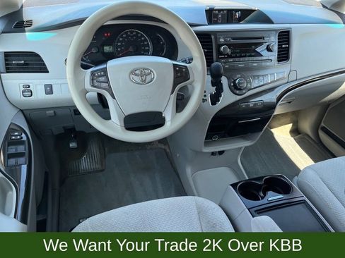 Used 2014 Toyota Sienna LE image 12