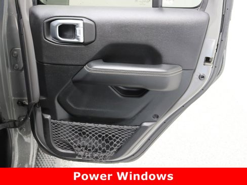 Used 2021 Jeep Wrangler Unlimited Sahara image 32