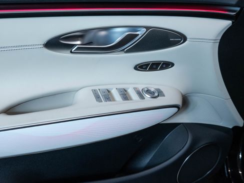 Used 2026 Genesis GV70 2.5T Advanced image 16