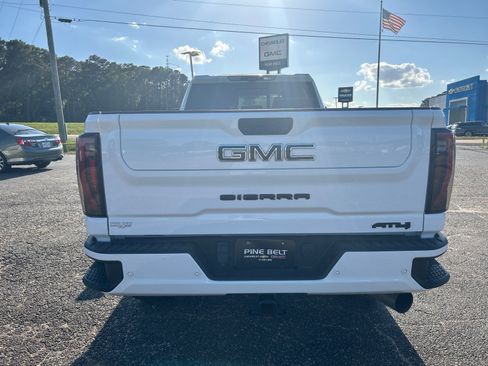 Used 2024 GMC Sierra 2500 AT4 w/ AT4 Premium Plus Package AWD/4WD image 6