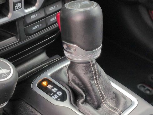 Used 2018 Jeep Wrangler Unlimited Sahara AWD/4WD image 31