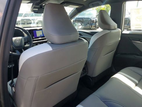 New 2025 Toyota Camry SE w/ Convenience Package image 18