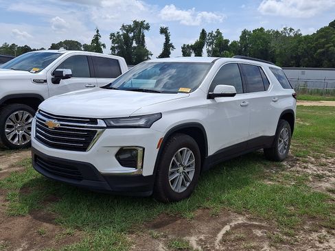 Used 2023 Chevrolet Traverse LT FWD image 3
