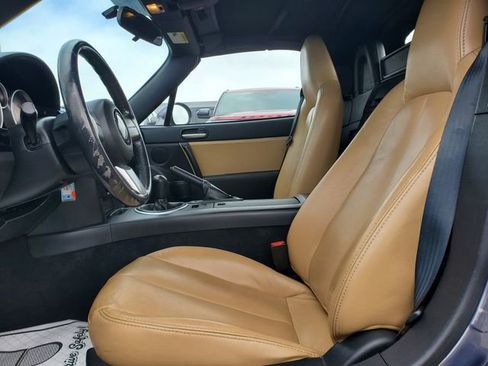 Used 2006 MAZDA MX-5 Miata Base image 4