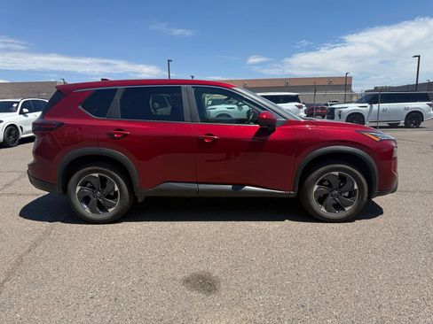 Used 2025 Nissan Rogue SV FWD image 3