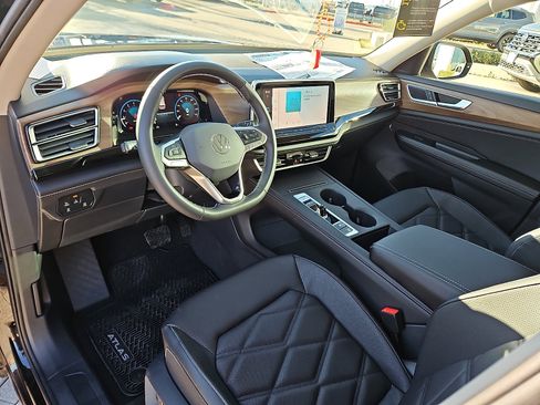 New 2026 Volkswagen Atlas SE image 12
