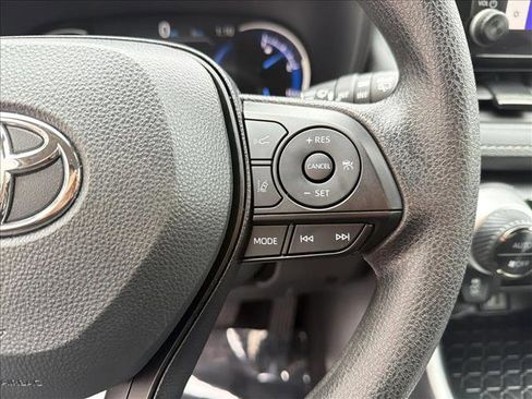 Used 2025 Toyota RAV4 XLE image 16